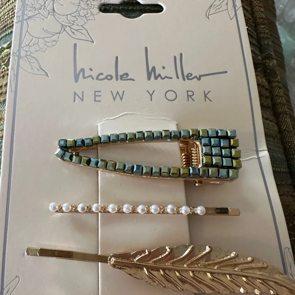 Nicole Miller 6 piece Gold, faux pearl, sparkly faux diamond Hair Clip Set